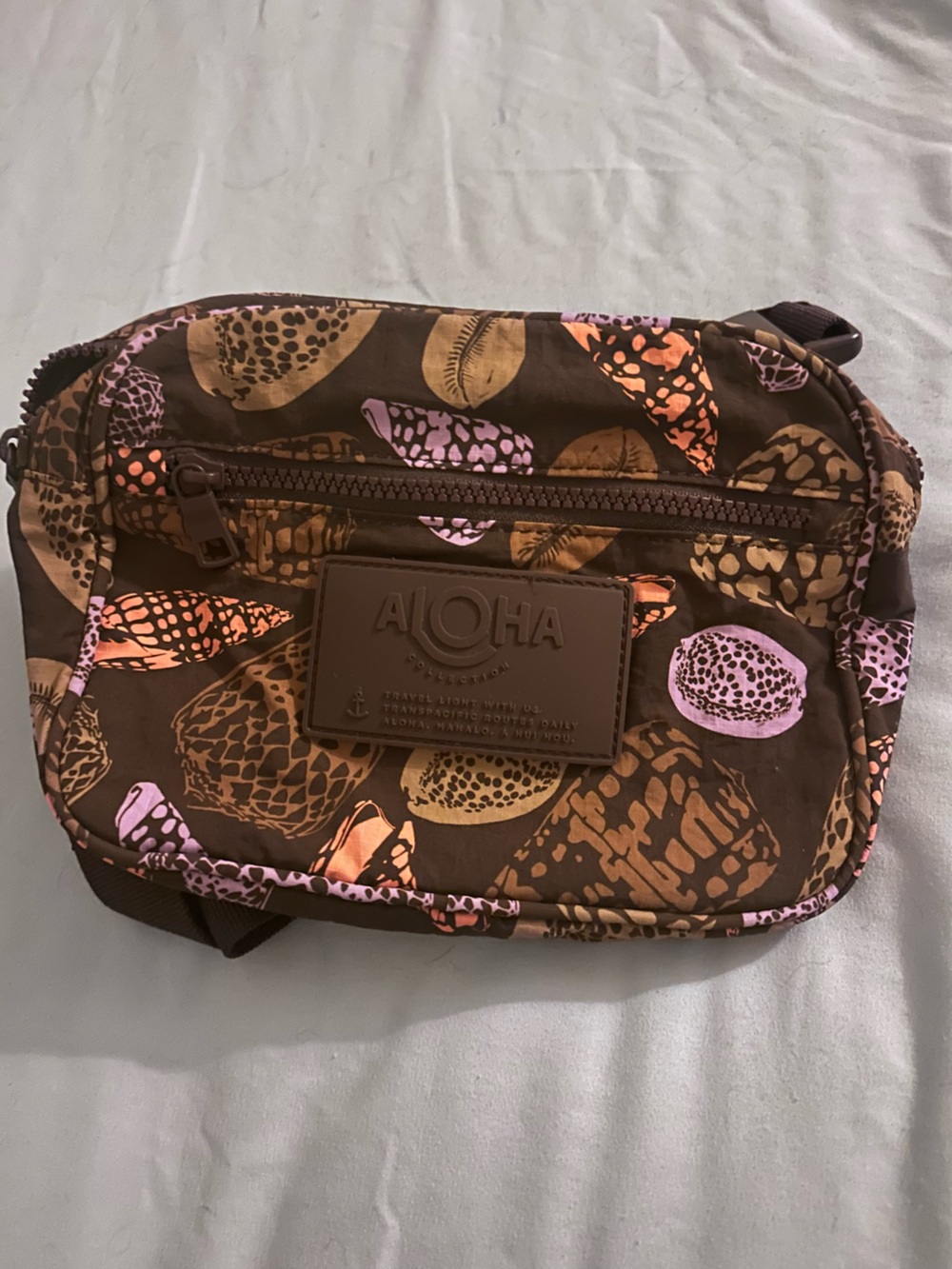 ALOHA Collection Brown Shell-Print Keep it Light Hip Pack - Picture 3 of 3